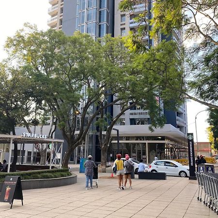 One Rosebank Stay Johannesburg Eksteriør bilde