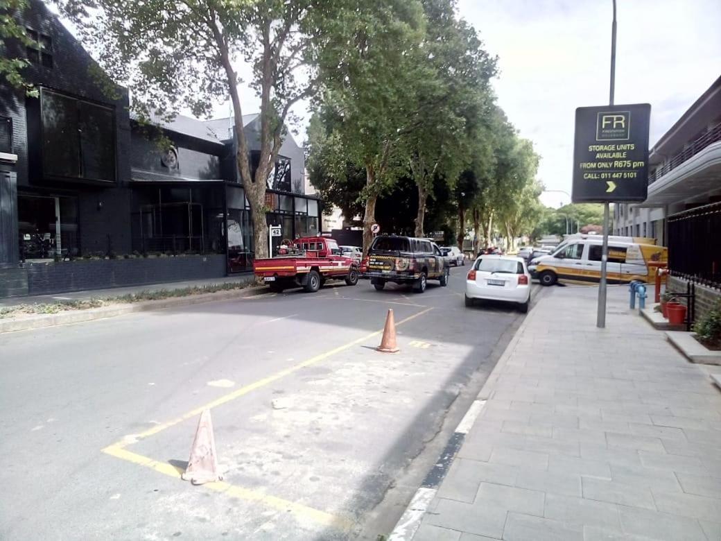 One Rosebank Stay Johannesburg Eksteriør bilde