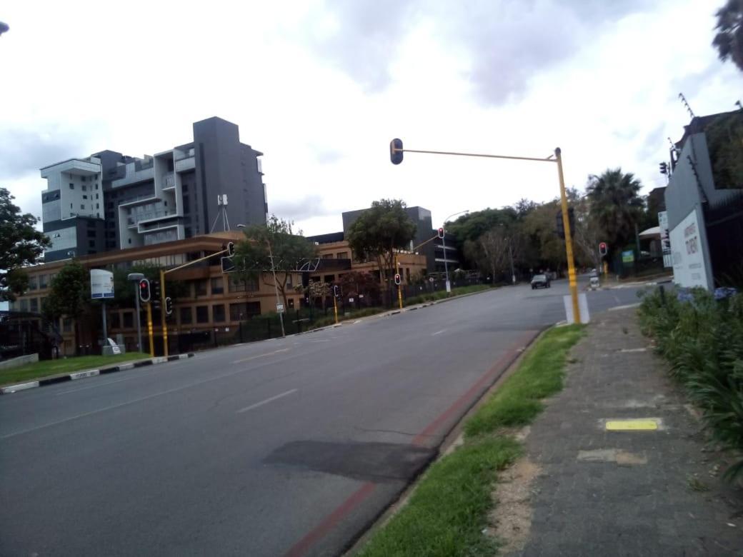 One Rosebank Stay Johannesburg Eksteriør bilde
